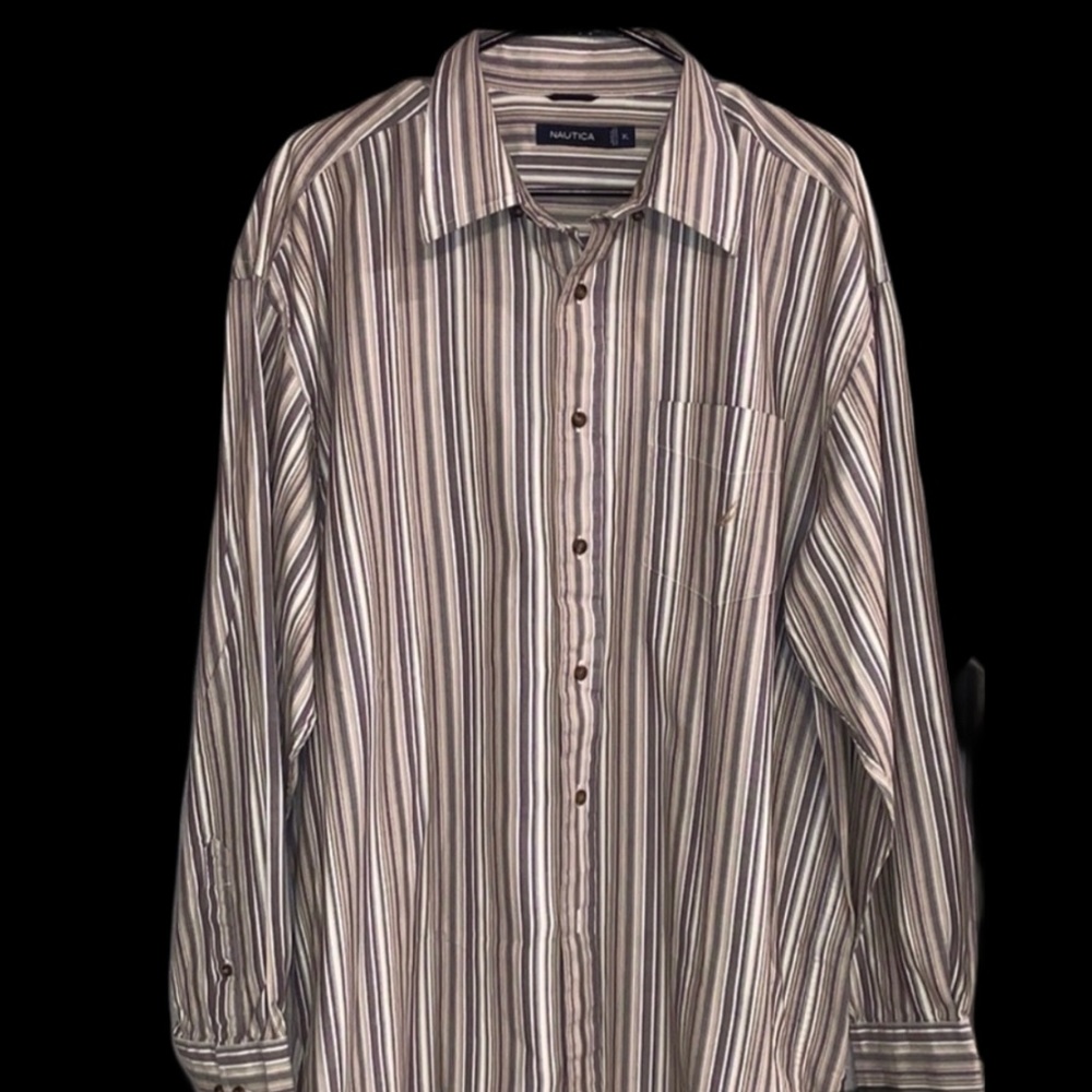 Men’s Náutica button down shirt